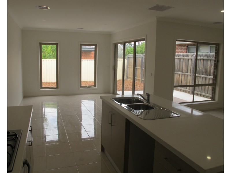 2/17 Murphy Street, Altona North VIC 3025