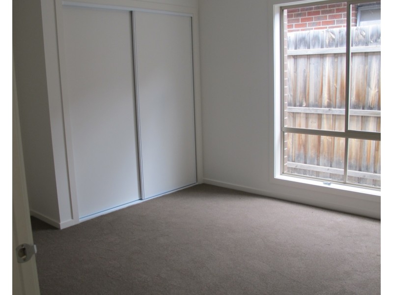 2/17 Murphy Street, Altona North VIC 3025