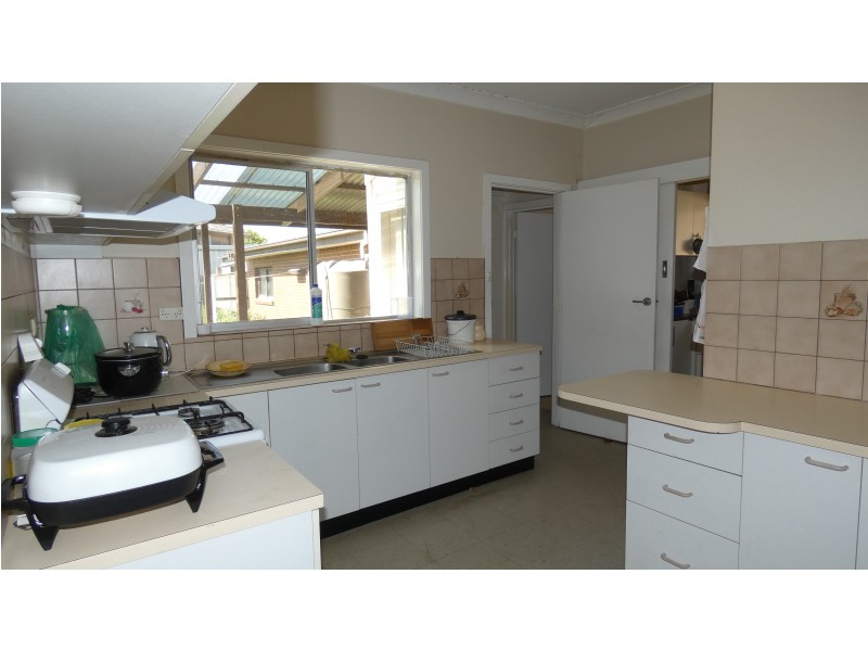 16 McDonald Avenue, Altona North VIC 3025