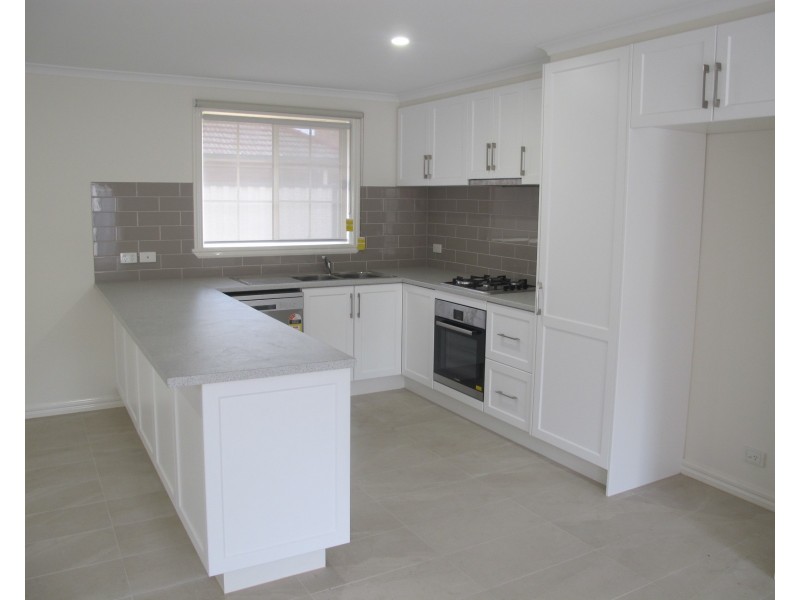 1/1 Viola Avenue, Brooklyn VIC 3012