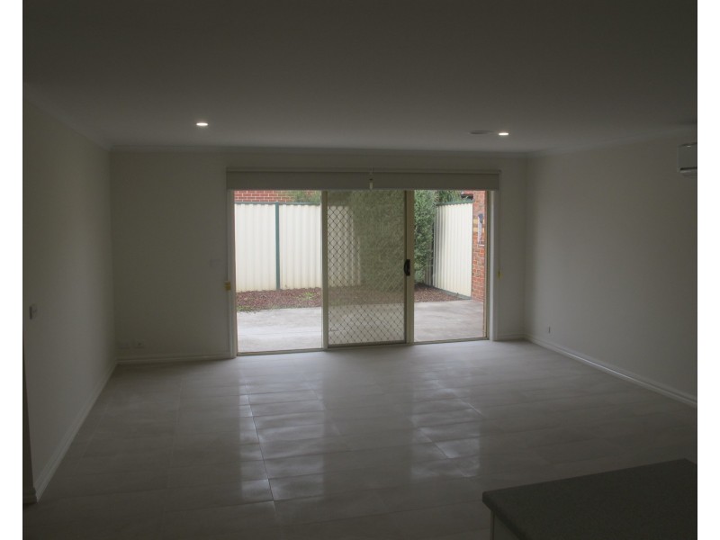 1/1 Viola Avenue, Brooklyn VIC 3012