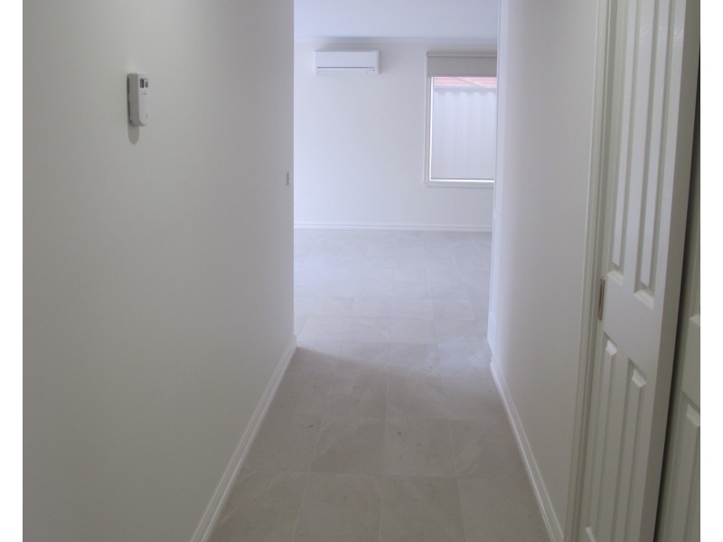 1/1 Viola Avenue, Brooklyn VIC 3012