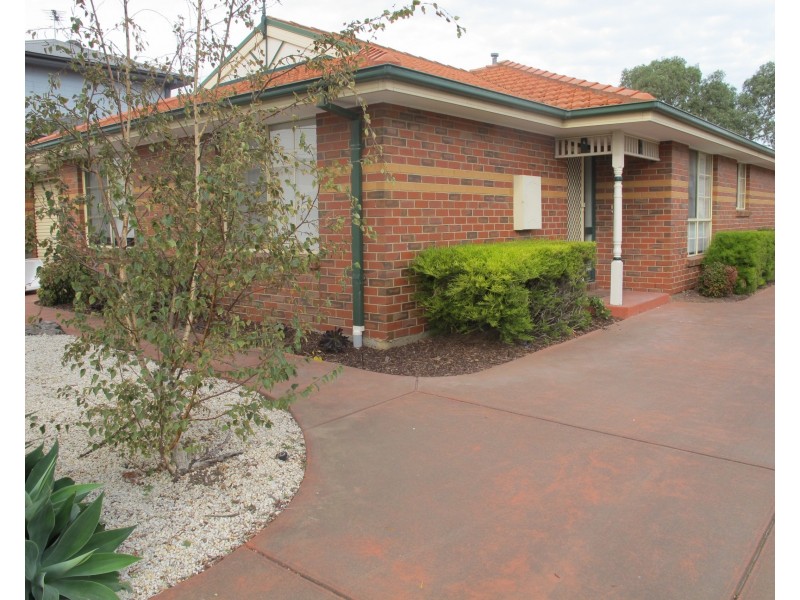 1/1 Viola Avenue, Brooklyn VIC 3012