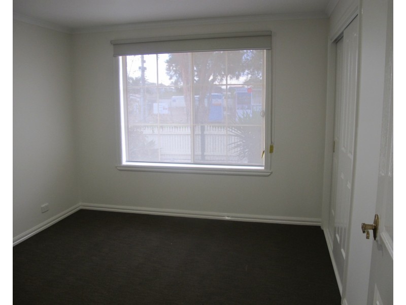 1/1 Viola Avenue, Brooklyn VIC 3012