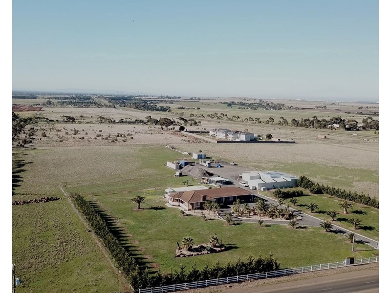 1369 Leakes Road, Rockbank VIC 3335