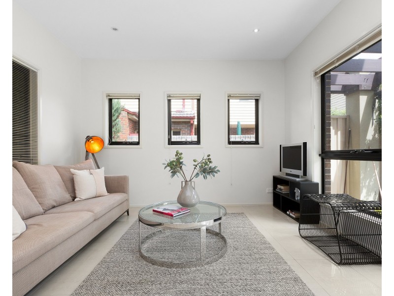 1/3 Basil Street, Newport VIC 3015