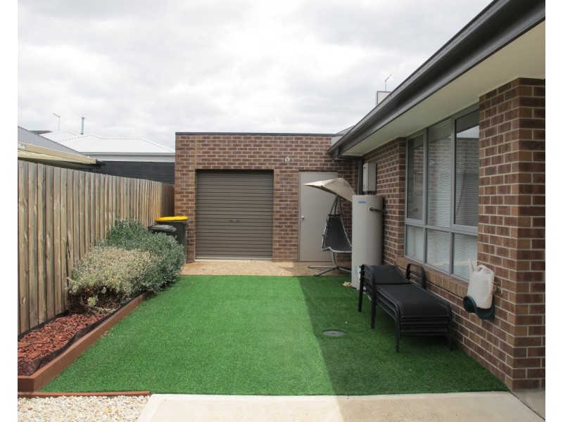 2/31 Marigold Avenue, Altona North VIC 3025