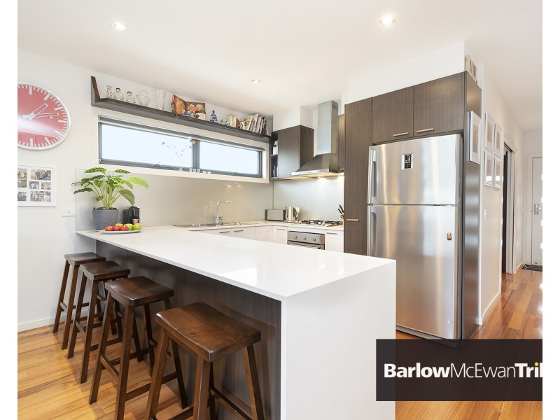 2/10 Laurie Street, Newport VIC 3015