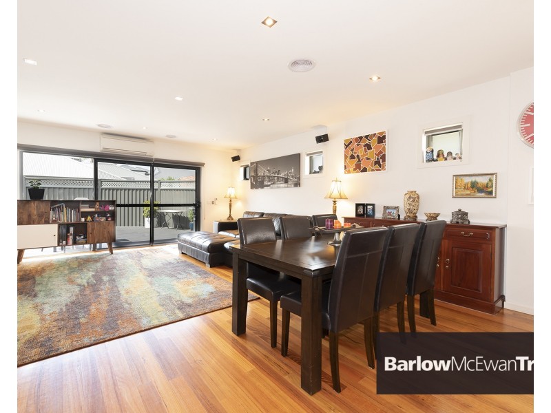 2/10 Laurie Street, Newport VIC 3015