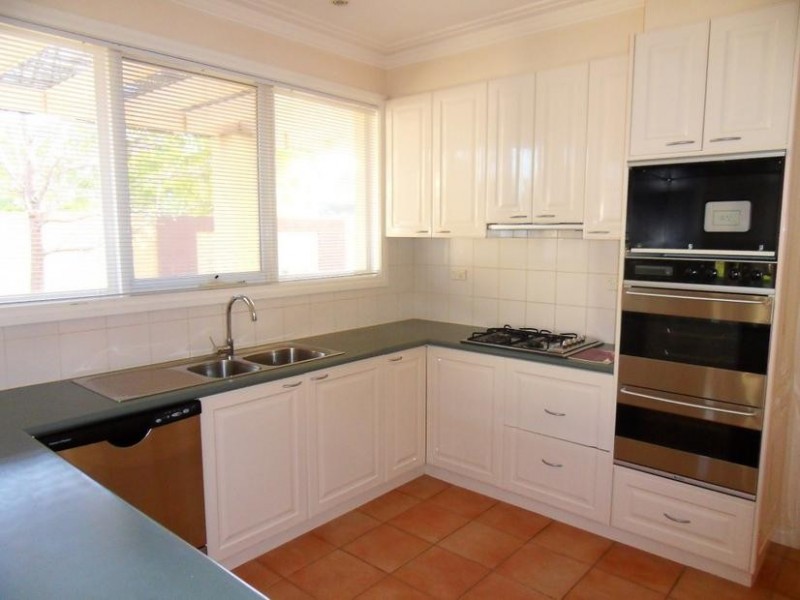 1 Springwater Square, Sanctuary Lakes VIC 3030