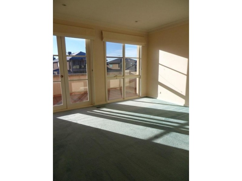 1 Springwater Square, Sanctuary Lakes VIC 3030