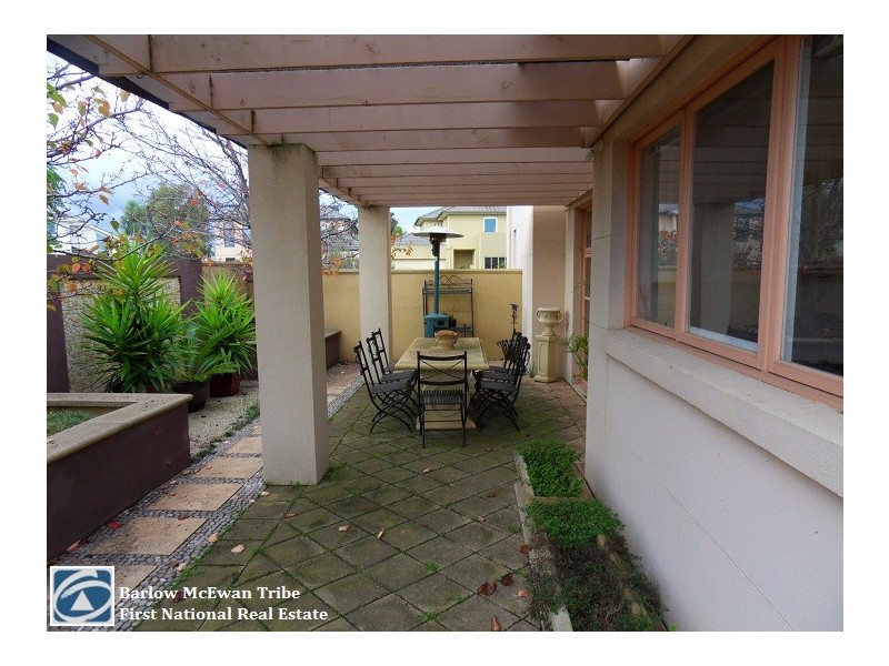 1 Springwater Square, Sanctuary Lakes VIC 3030