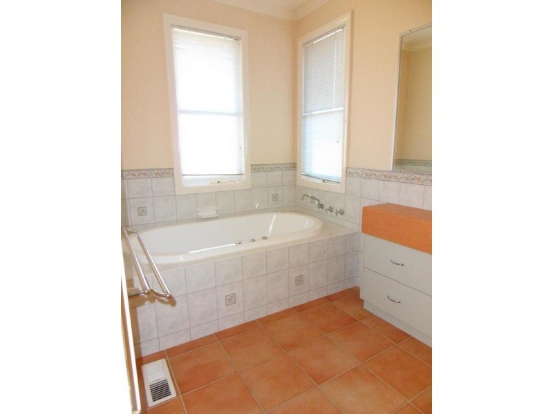 1 Springwater Square, Sanctuary Lakes VIC 3030