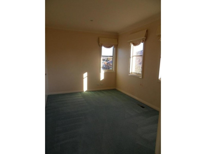 1 Springwater Square, Sanctuary Lakes VIC 3030