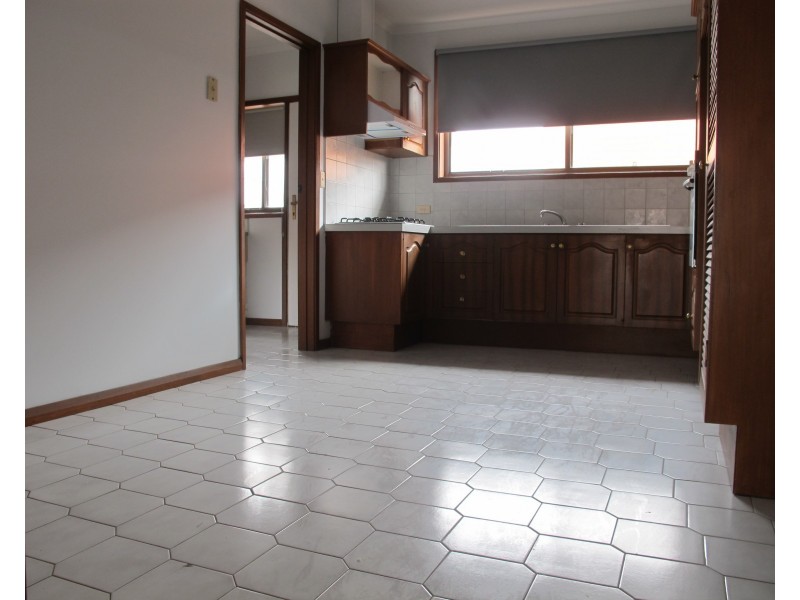 2/124 Blackshaws Road, Newport VIC 3015