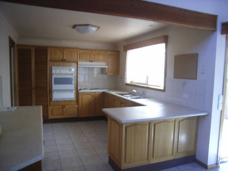 15 Whitehead Court, Altona Meadows VIC 3028