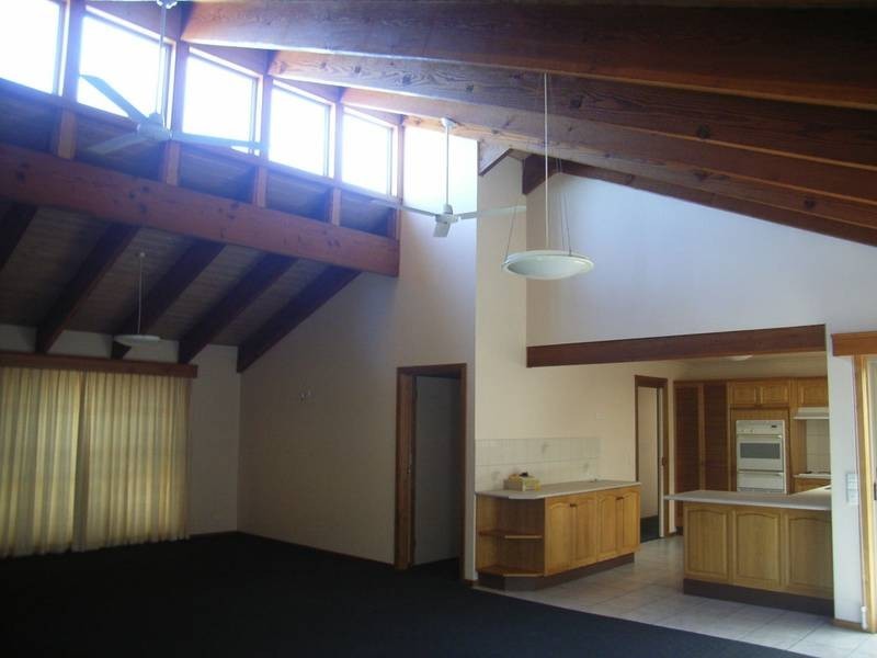 15 Whitehead Court, Altona Meadows VIC 3028