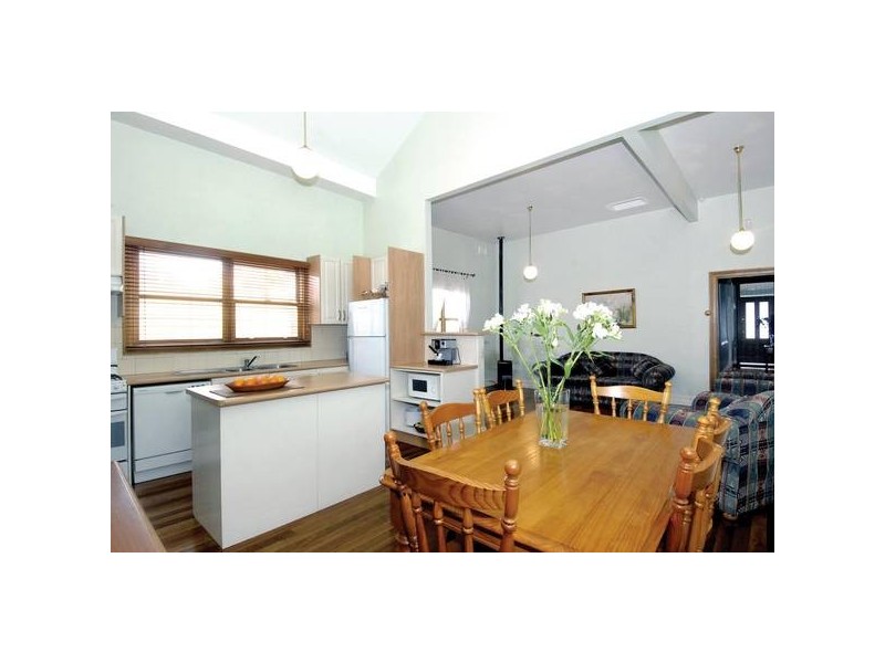 83 River Street, Newport VIC 3015