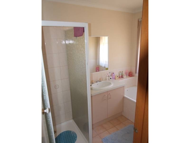 2A Begonia Aveunue, Altona North VIC 3025