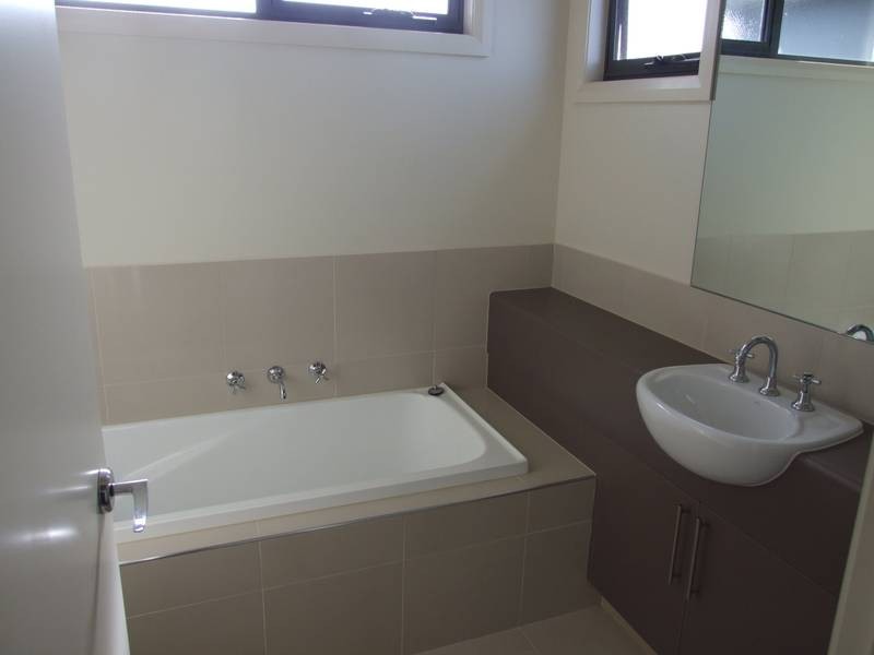 1/56 Blenheim Road, Newport VIC 3015