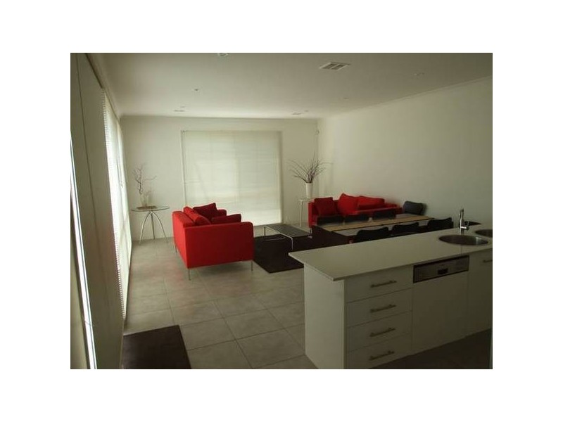 90 Signature Boulevard, Sanctuary Lakes VIC 3030