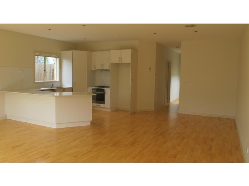 2/15 Gordon Street, Newport VIC 3015