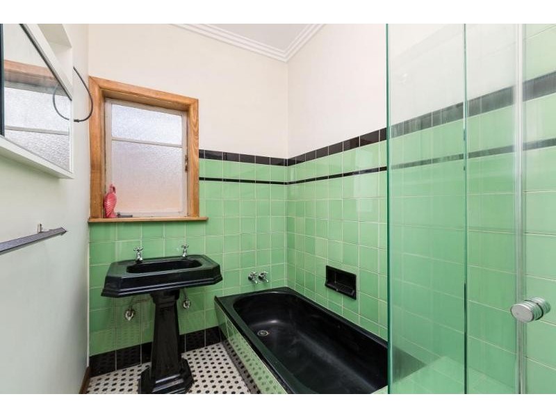 39 Corrigan Avenue, Brooklyn VIC 3012