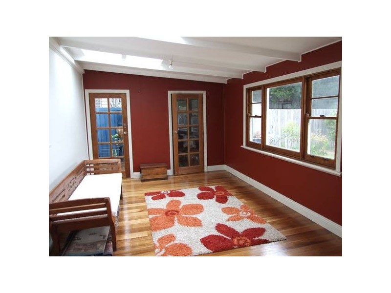 9 Blackshaws Road, Newport VIC 3015