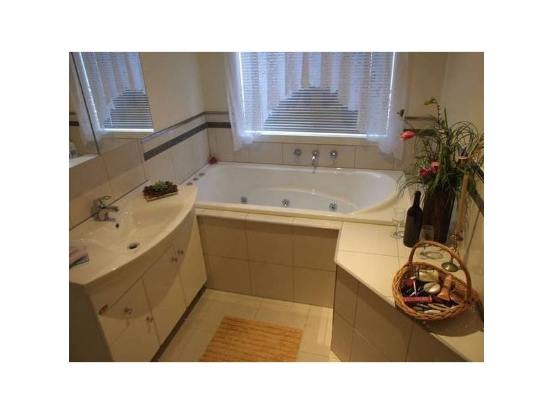 2A Clematis Avenue, Altona North VIC 3025