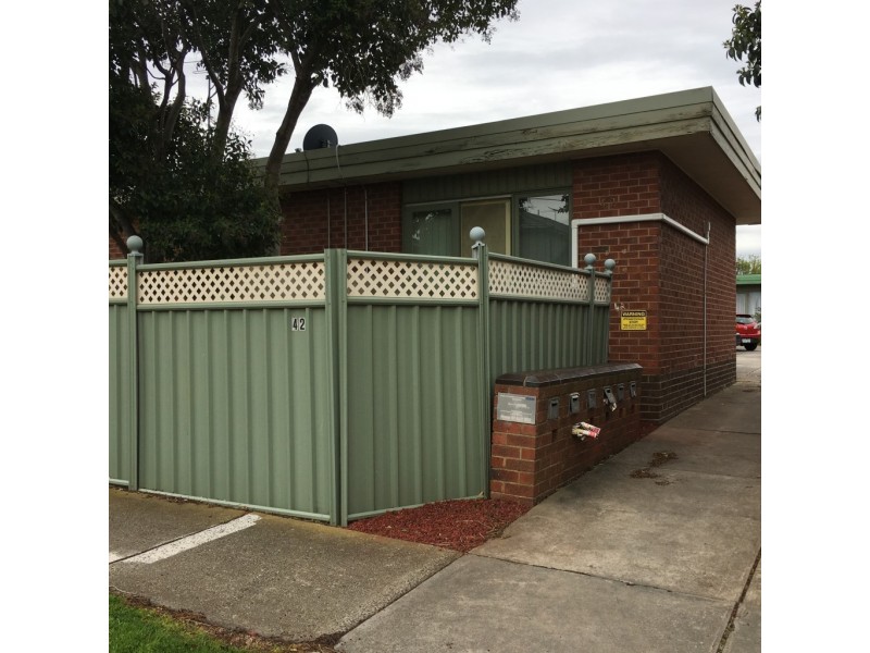 2/42 Bradley Street, Newport VIC 3015