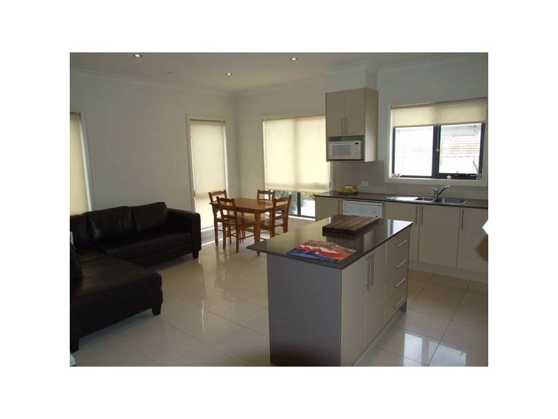 1/56 Blenheim Road, Newport VIC 3015