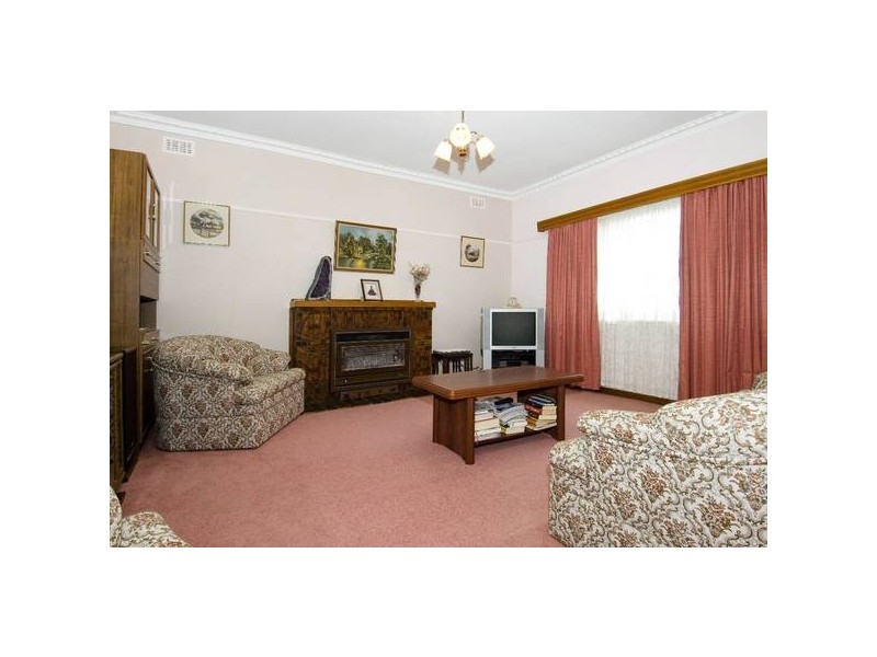 77 Blackshaws Road, Newport VIC 3015