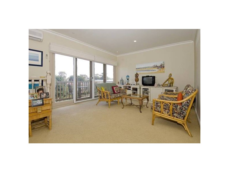 9 Revo Street, Newport VIC 3015