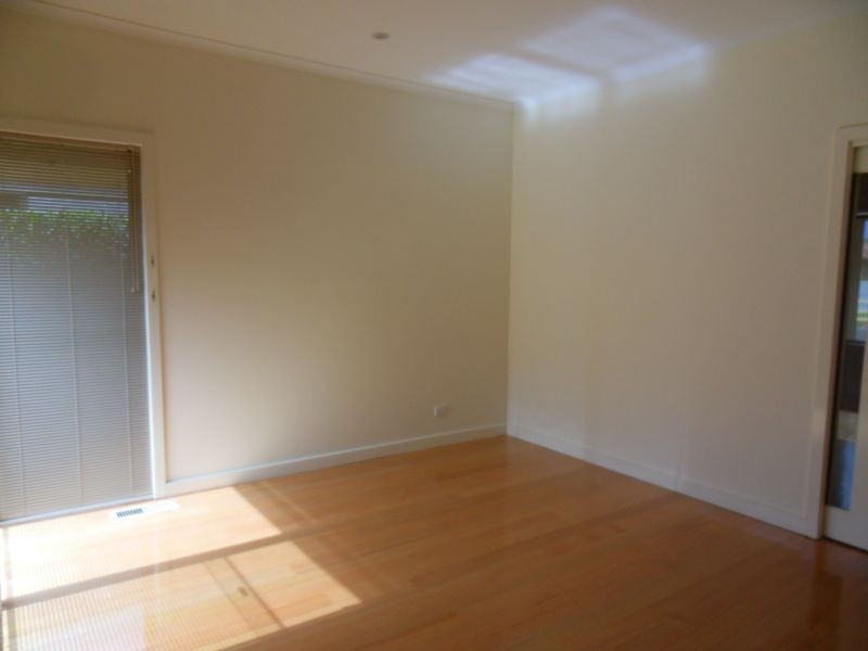 15 Home Road, Newport VIC 3015