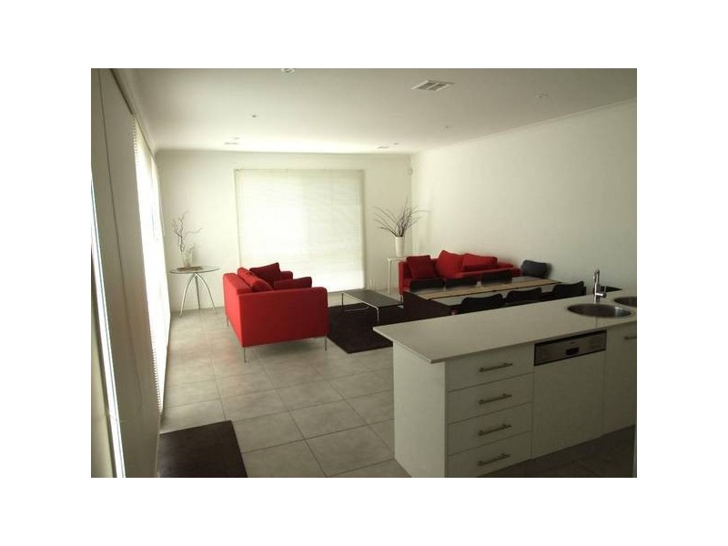 90 Signature Boulevard, Sanctuary Lakes VIC 3030