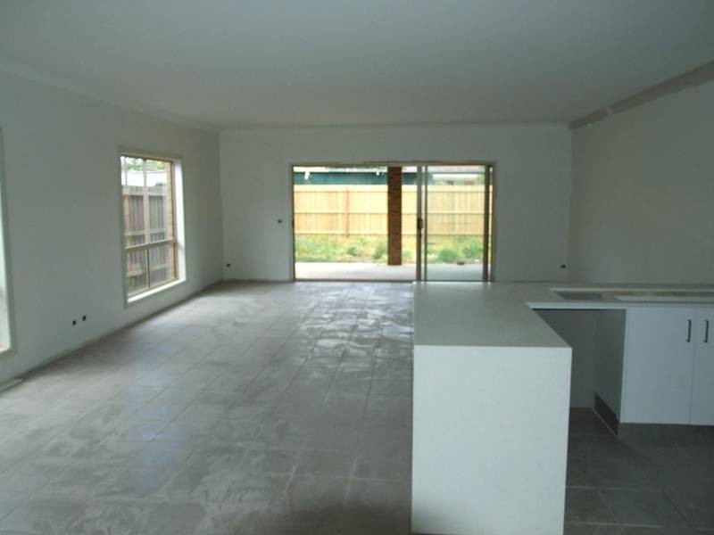 1/24 Amaranth Avenue, Altona North VIC 3025