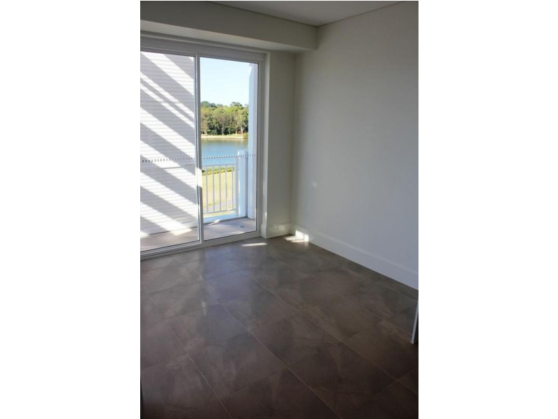 36/29-33 Peninsula Drive, Breakfast Point NSW 2137