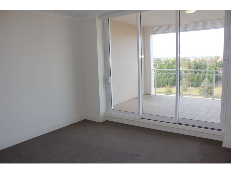 609/15-17 Peninsula Drive, Breakfast Point NSW 2137