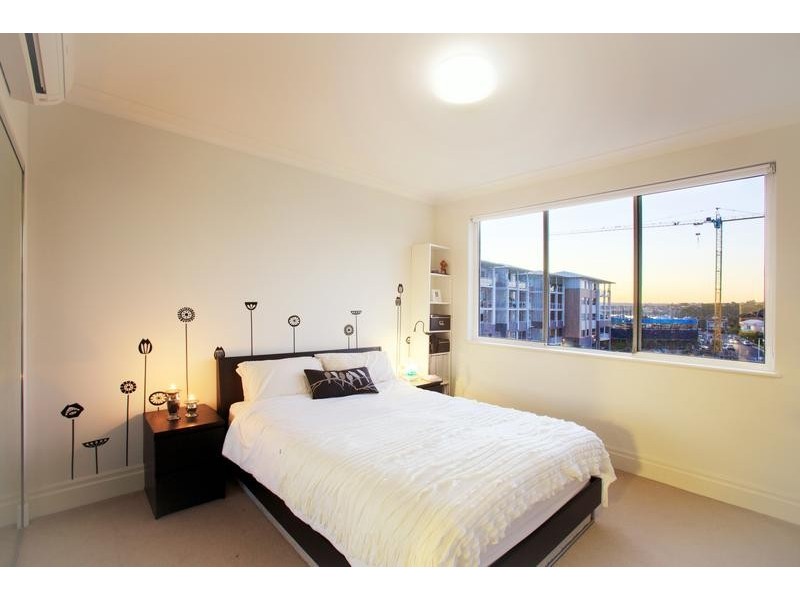 403/2 Rosewater Circuit, Breakfast Point NSW 2137