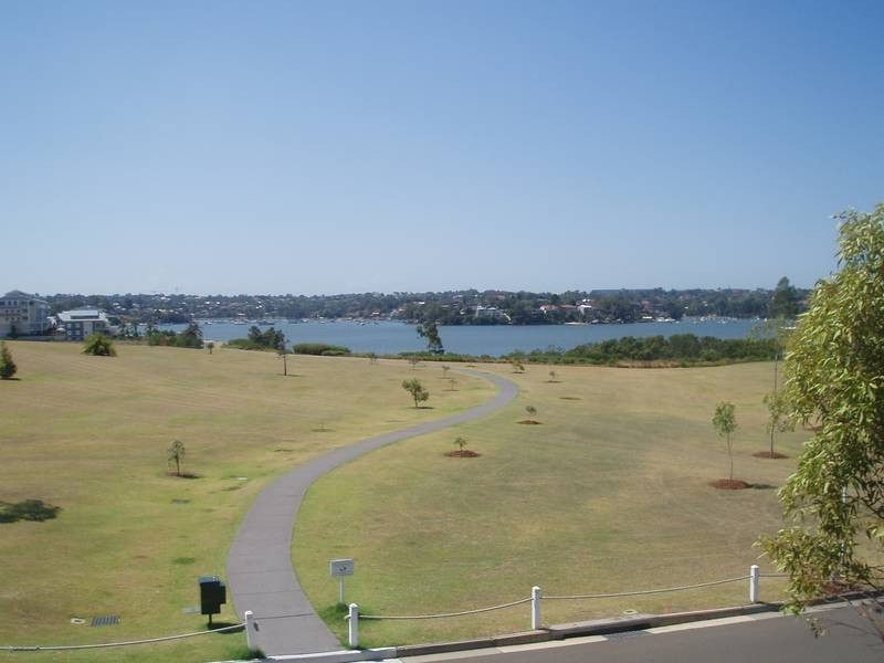 21/4 Admiralty Drive, Breakfast Point NSW 2137
