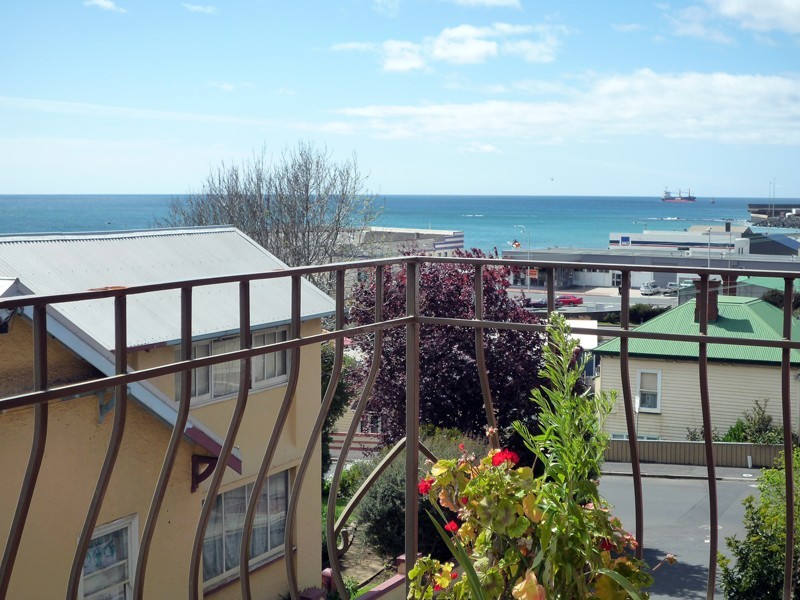 9/18 Queen Street, Burnie TAS 7320