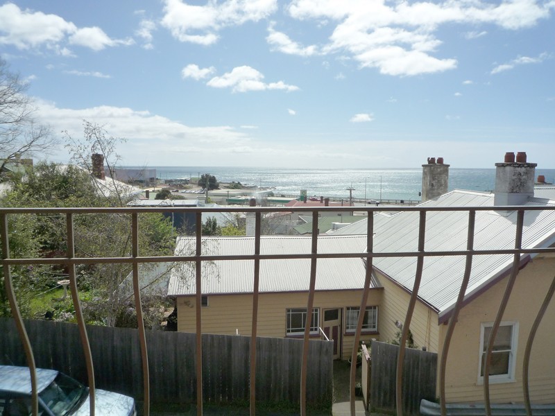 9/18 Queen Street, Burnie TAS 7320