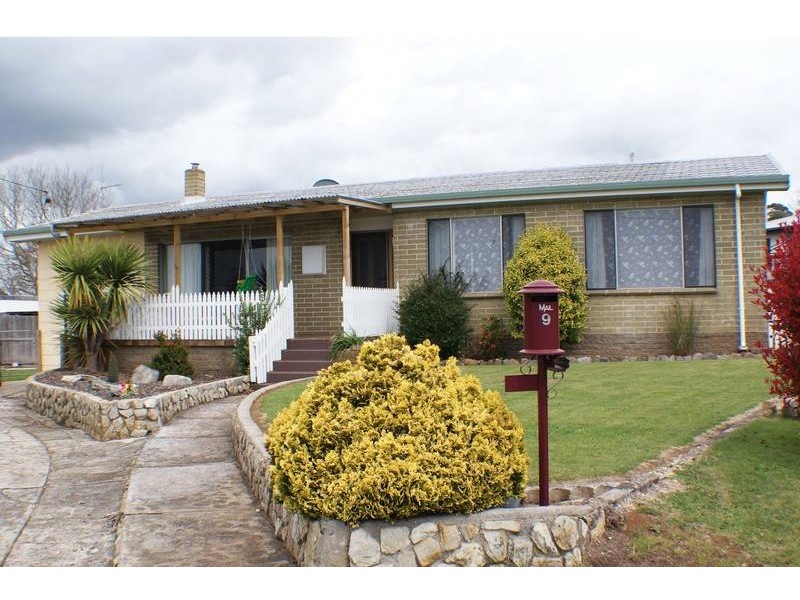 9 Guy Crescent, Somerset TAS 7322