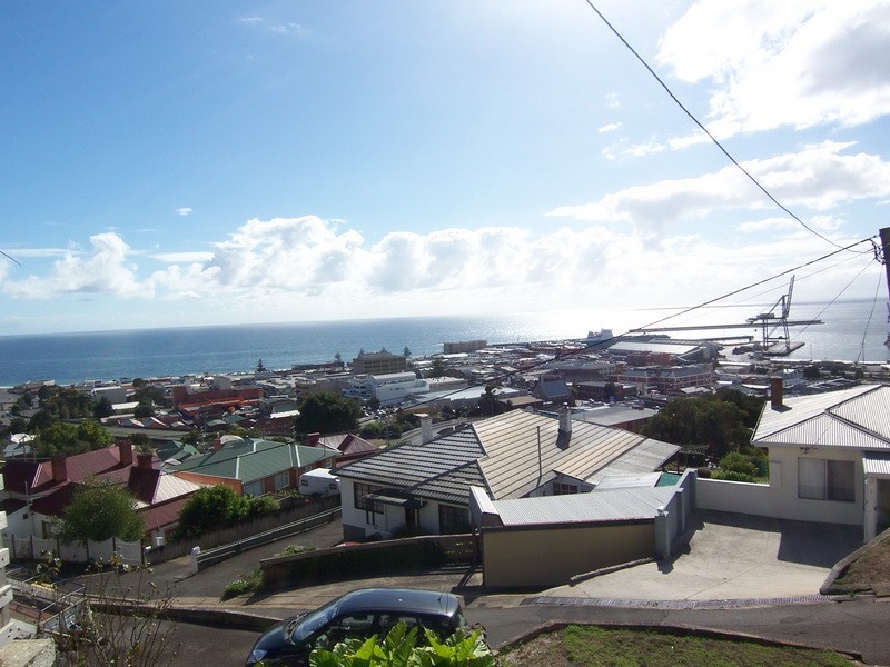 8 Little Bird Street, Burnie TAS 7320