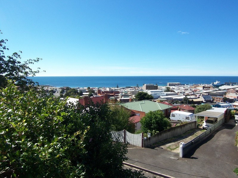 8 Little Bird Street, Burnie TAS 7320