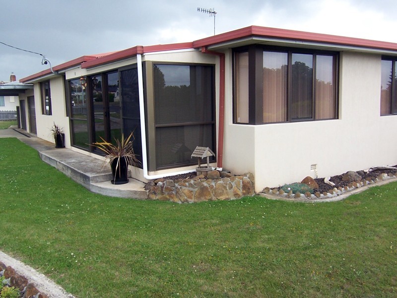 1 Raglan Street, Somerset TAS 7322