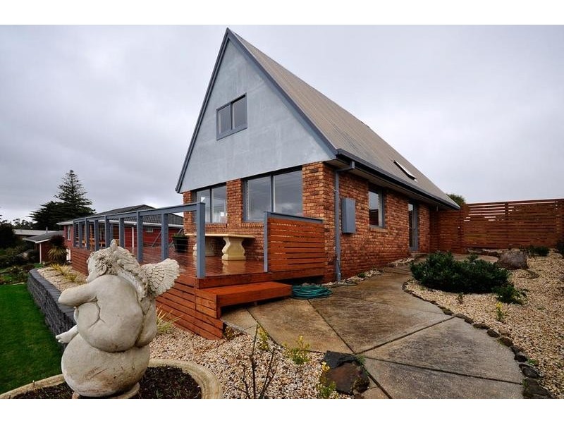 17 West Ridge Road, Penguin TAS 7316