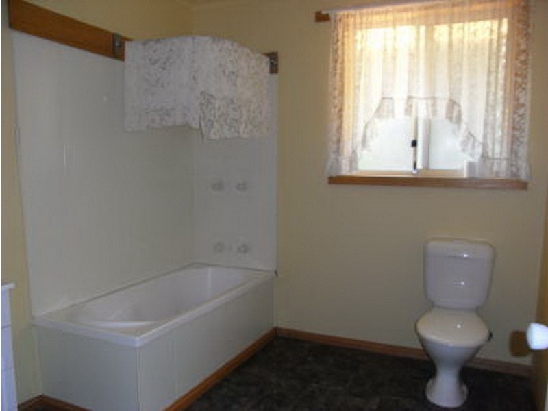 1/4 Singline Avenue, Burnie TAS 7320