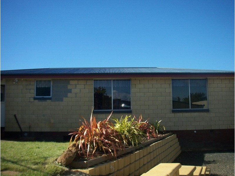 2 Pease Street, Burnie TAS 7320