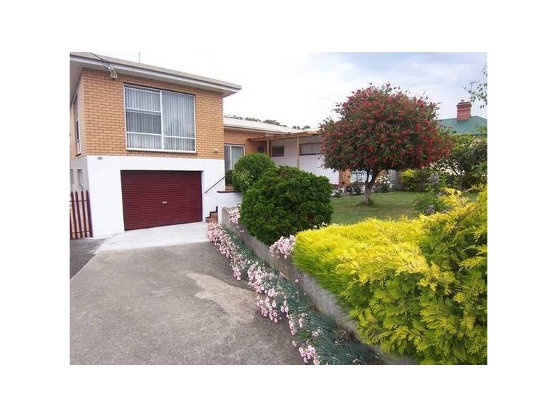 2A Simpson Street, Somerset TAS 7322